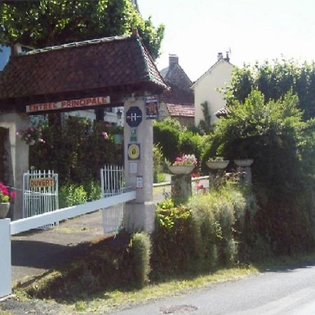 Logis Hotel Les Tilleuls Saint-Cirgues-de-Jordanne Exterior photo