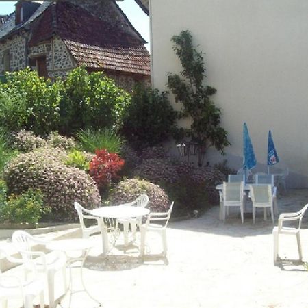 Logis Hotel Les Tilleuls Saint-Cirgues-de-Jordanne Exterior photo