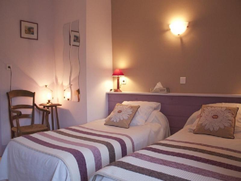 Logis Hotel Les Tilleuls Saint-Cirgues-de-Jordanne Room photo