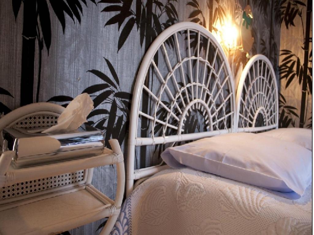 Logis Hotel Les Tilleuls Saint-Cirgues-de-Jordanne Room photo