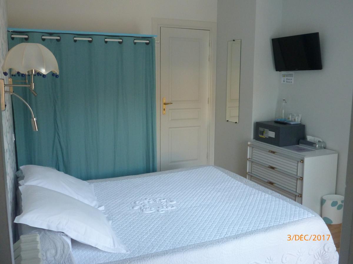 Logis Hotel Les Tilleuls Saint-Cirgues-de-Jordanne Room photo